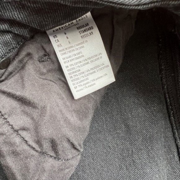 AE curvy mom jeans - Picture 4 of 5